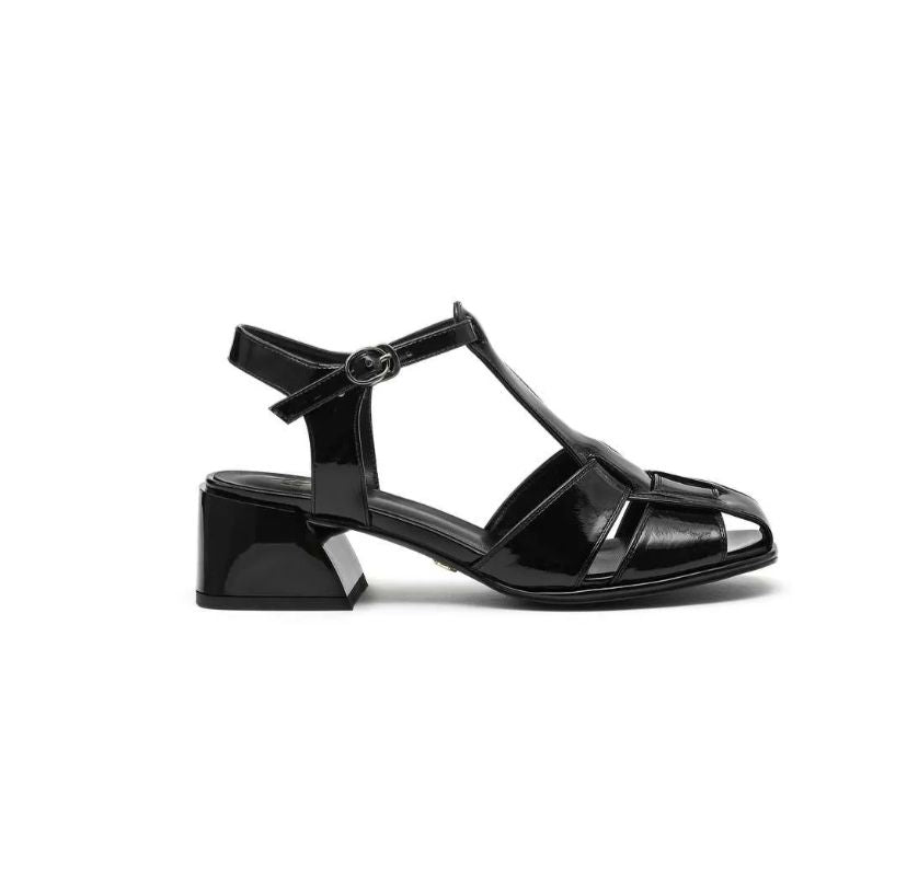 SANDAL