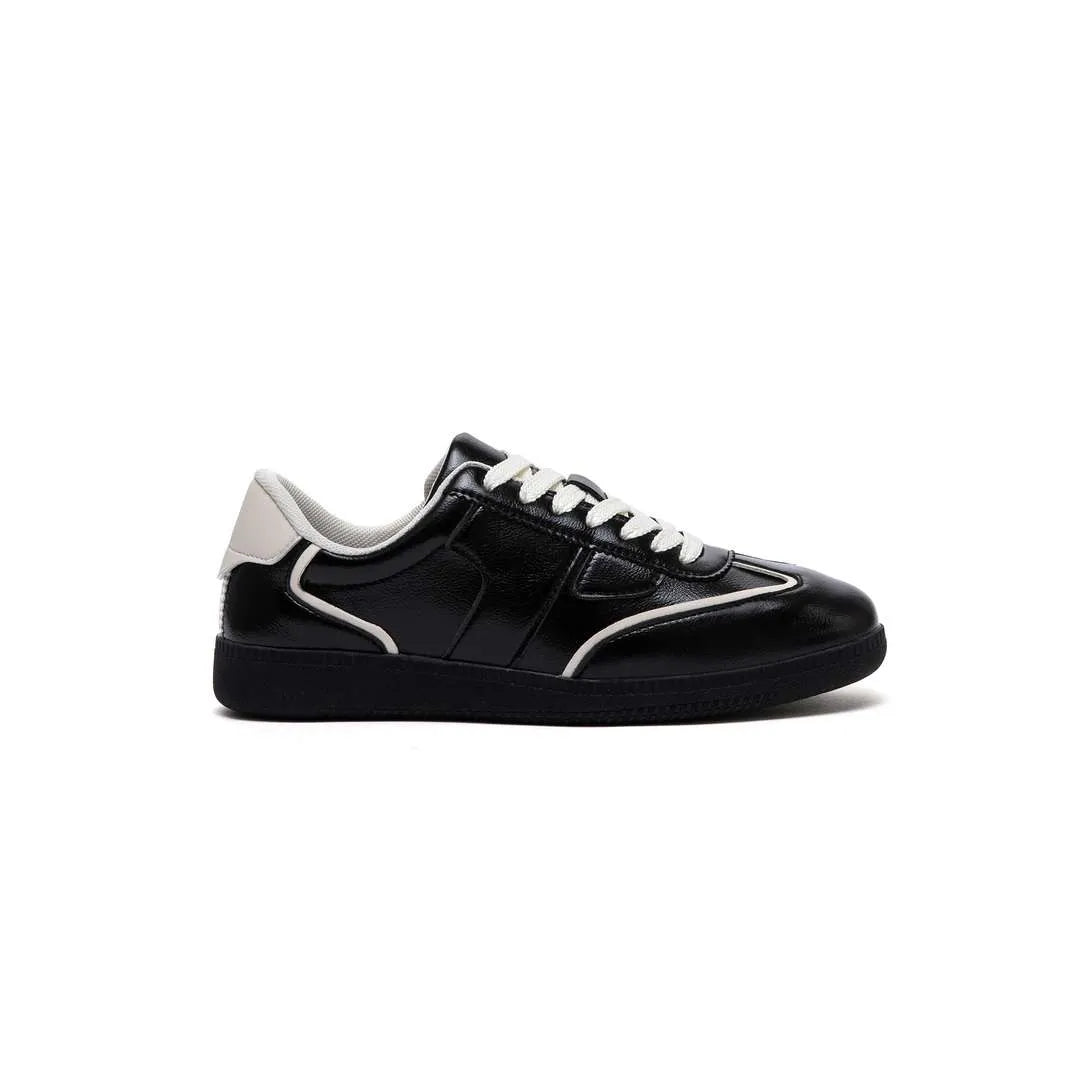 SPORT SHOES