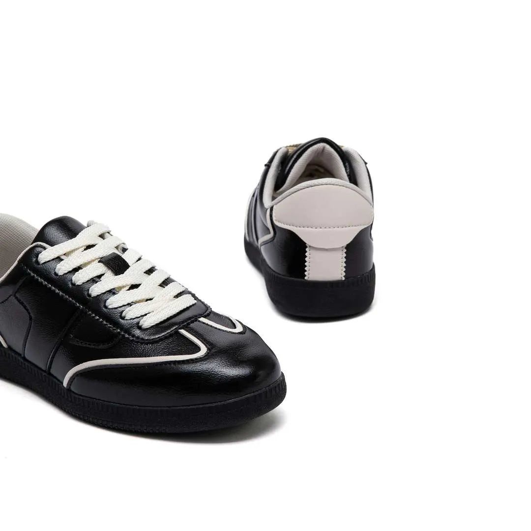 SPORT SHOES