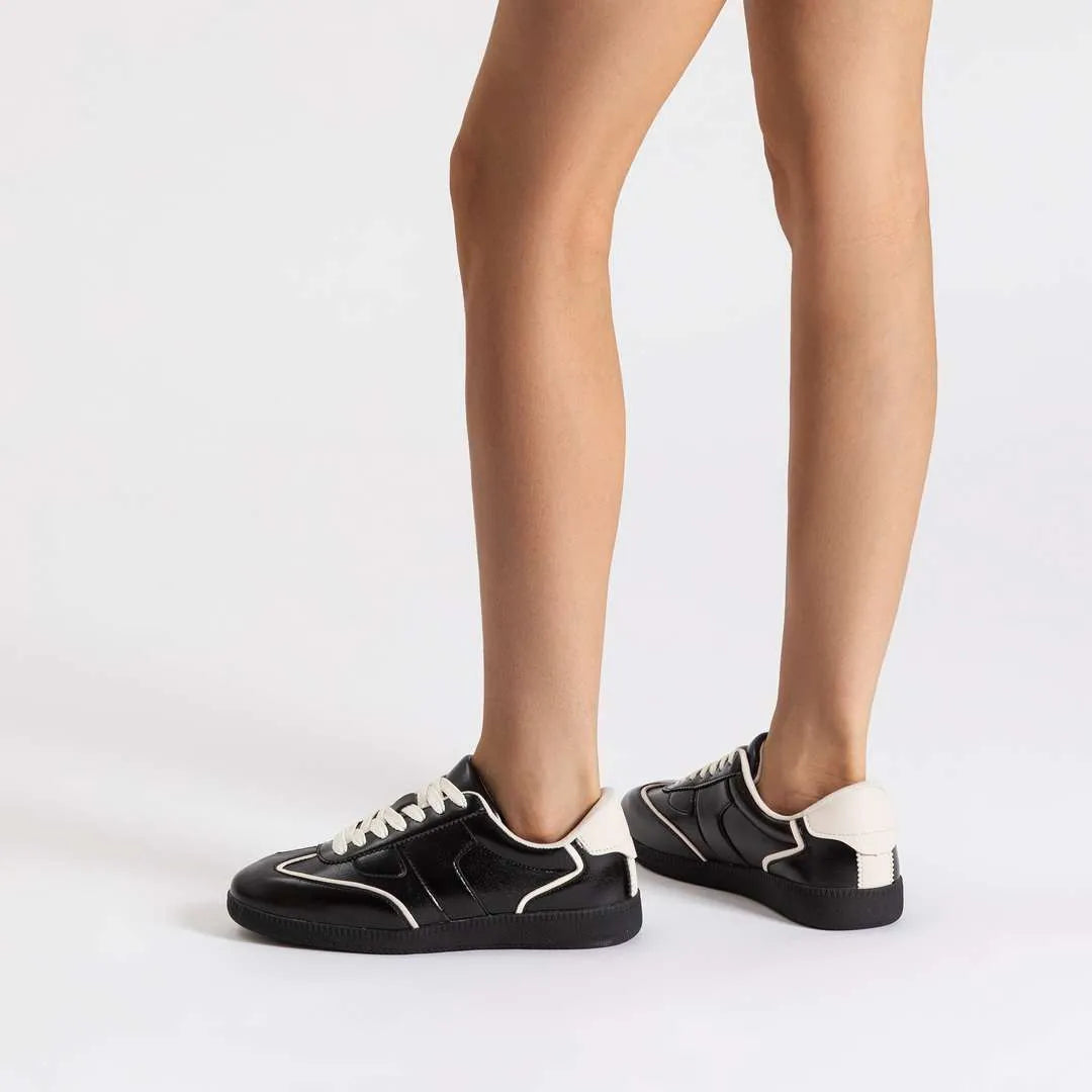 SPORT SHOES