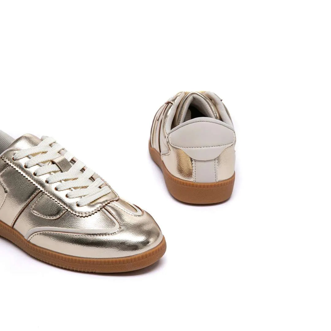 SPORT SHOES
