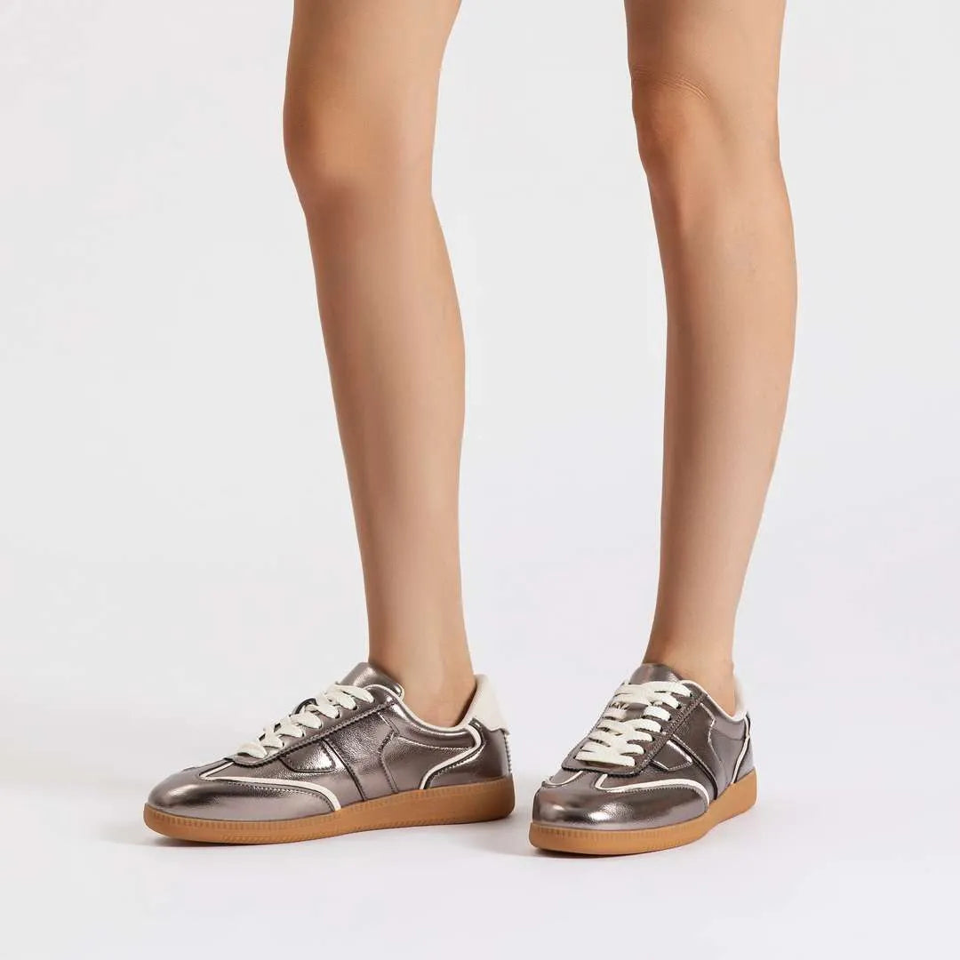 SPORT SHOES