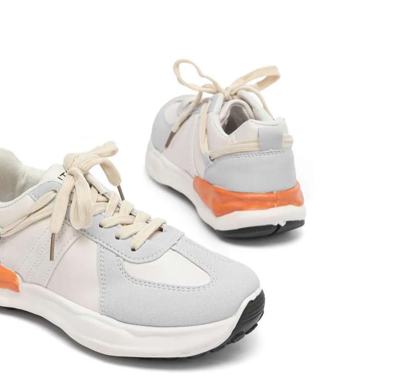 SPORT SHOES