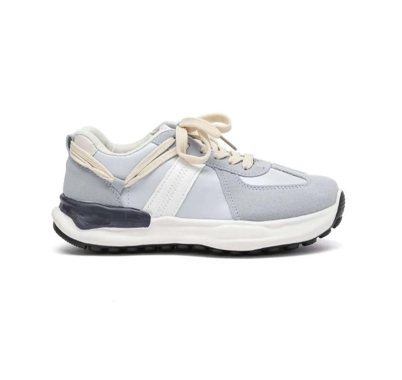SPORT SHOES